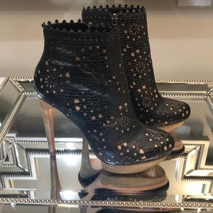 BCBGMAXAZRIA BOOT